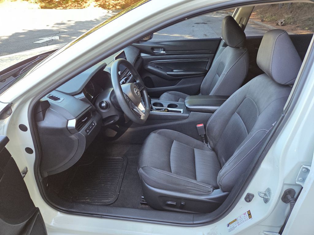 2020 Nissan Altima Image 17