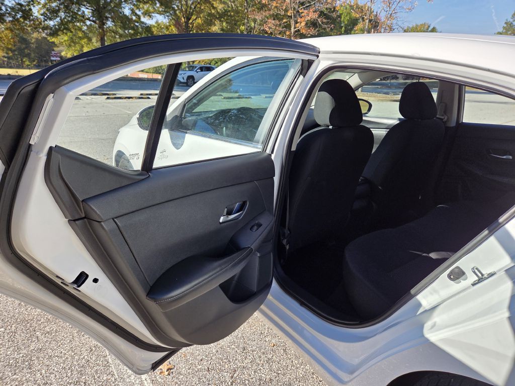 2023 Nissan Sentra Image 9