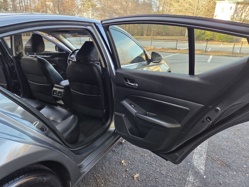 2019 Nissan Altima Image 11