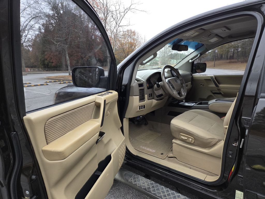 2014 Nissan Titan Image 16