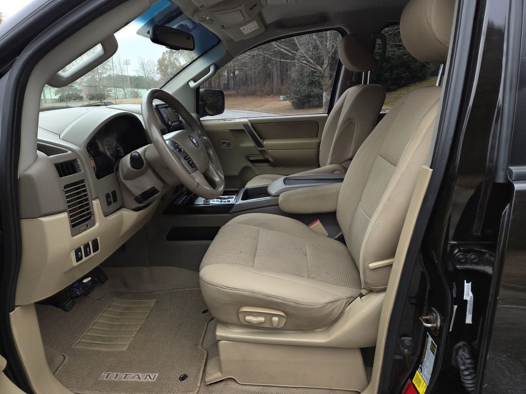 2014 Nissan Titan Image 17