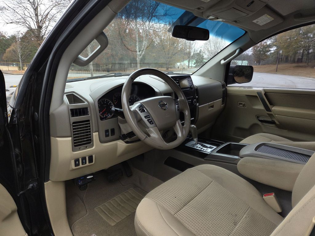 2014 Nissan Titan Image 18