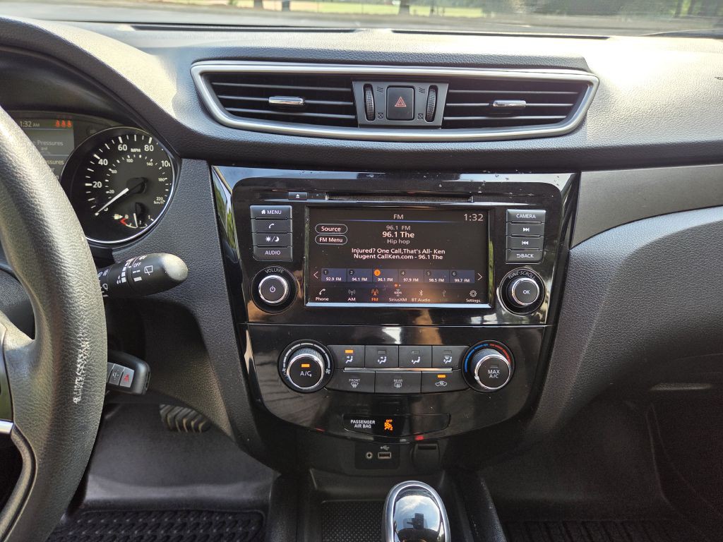 2020 Nissan Rogue Image 18