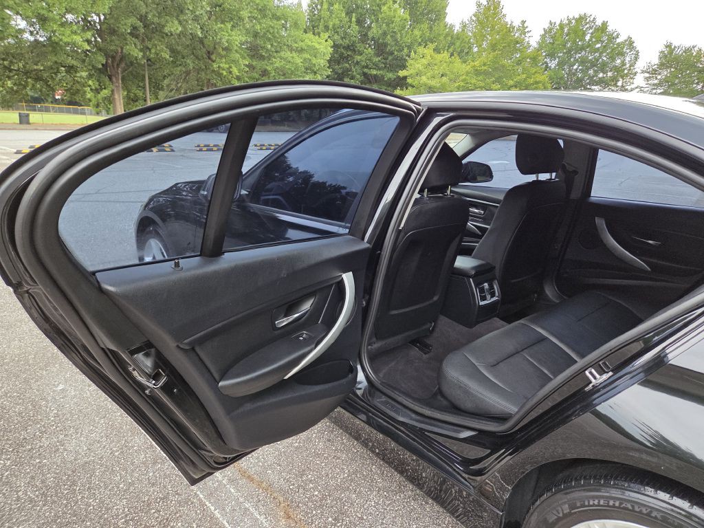 2015 BMW 3 Series Image 9