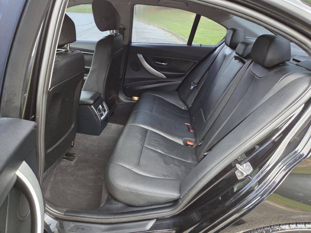 2015 BMW 3 Series Image 10