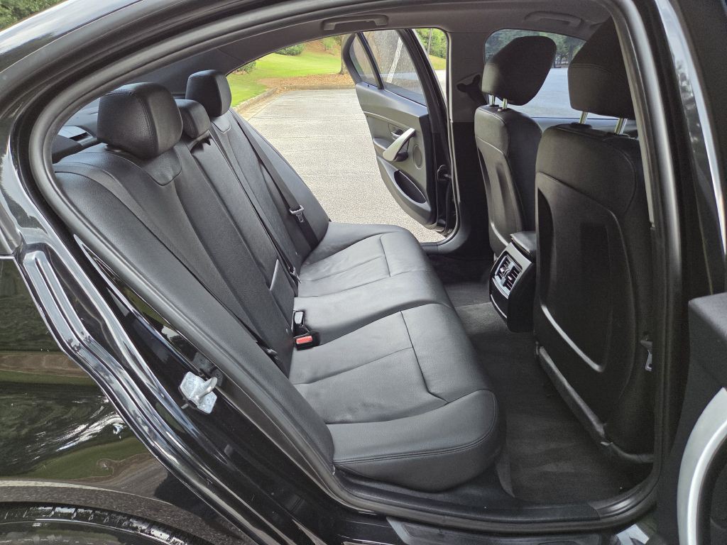 2015 BMW 3 Series Image 12