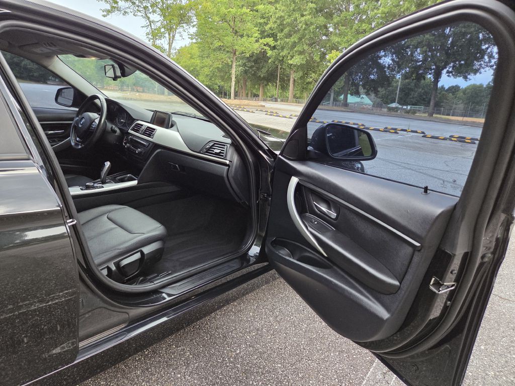 2015 BMW 3 Series Image 14