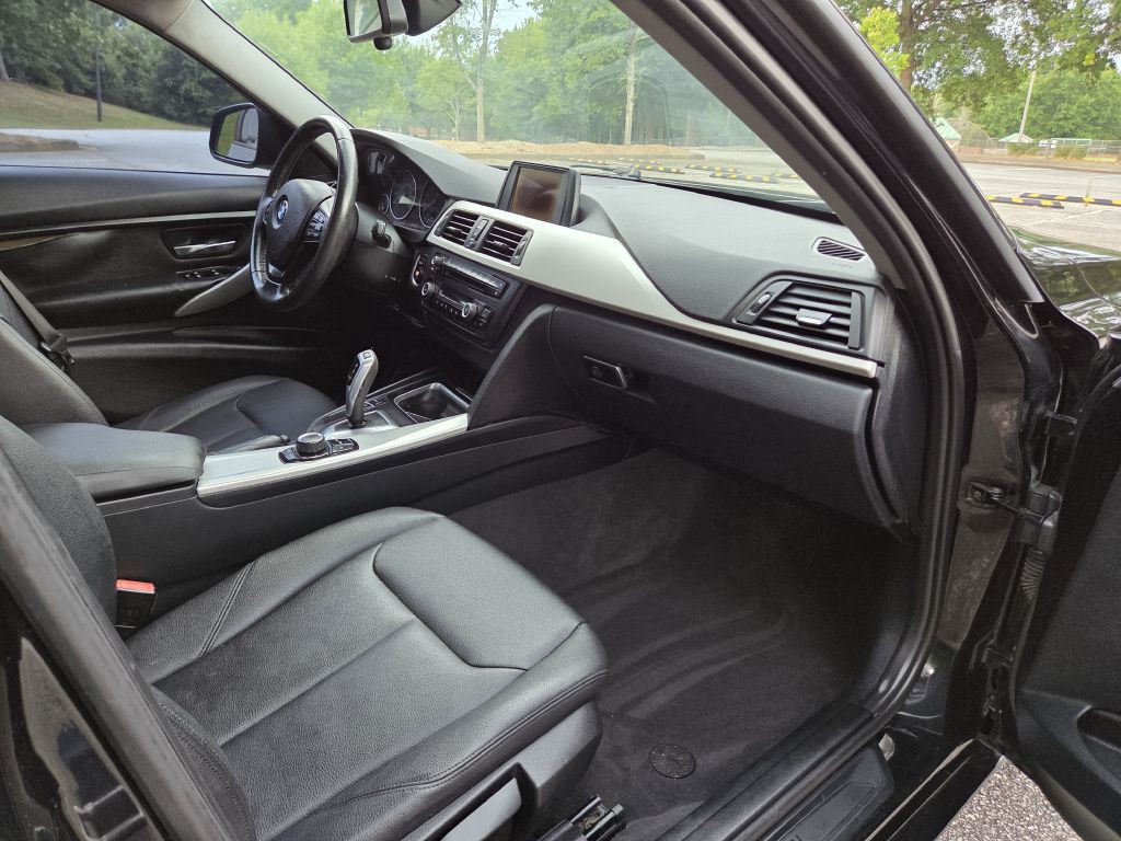 2015 BMW 3 Series Image 16