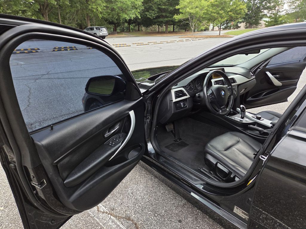 2015 BMW 3 Series Image 17