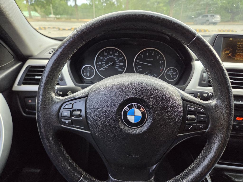 2015 BMW 3 Series Image 24