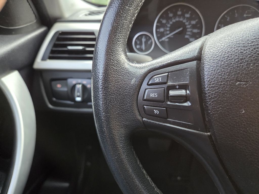 2015 BMW 3 Series Image 25
