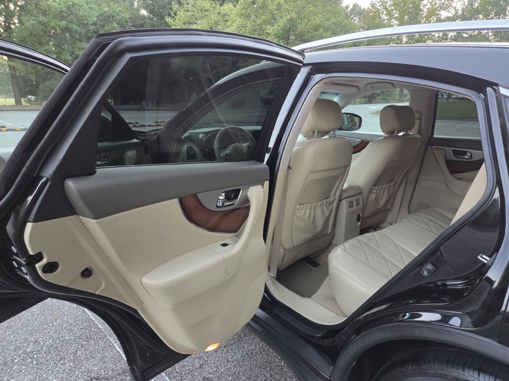 2014 INFINITI QX70 Image 11