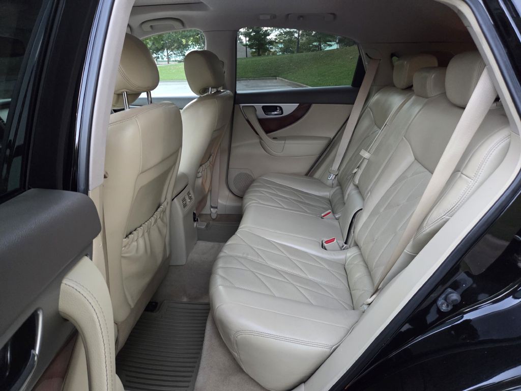 2014 INFINITI QX70 Image 12