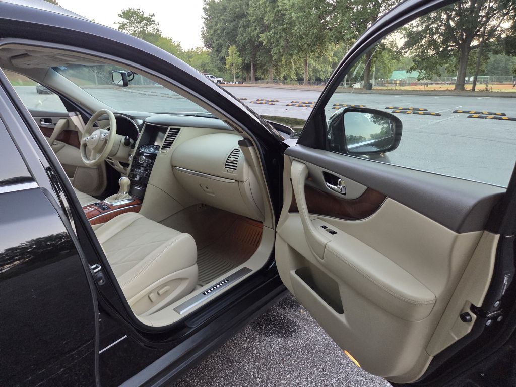 2014 INFINITI QX70 Image 16