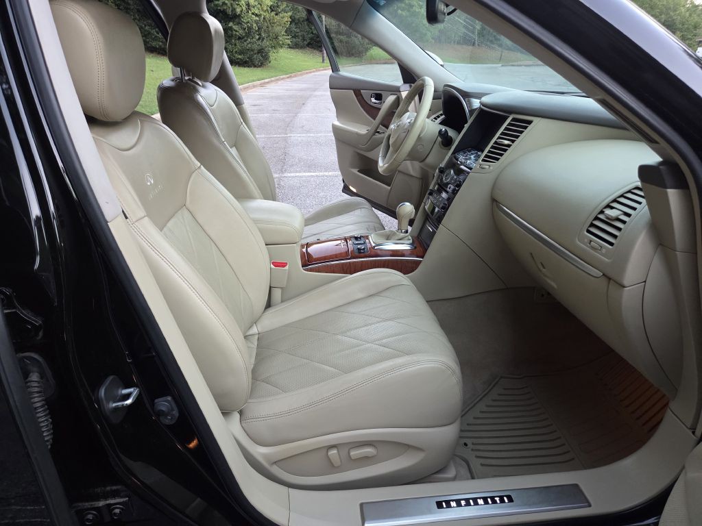 2014 INFINITI QX70 Image 17