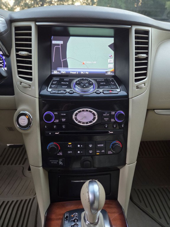 2014 INFINITI QX70 Image 24