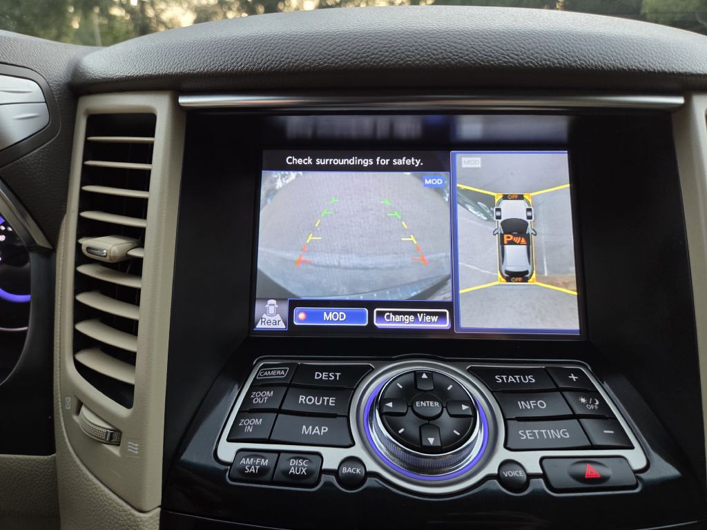 2014 INFINITI QX70 Image 25