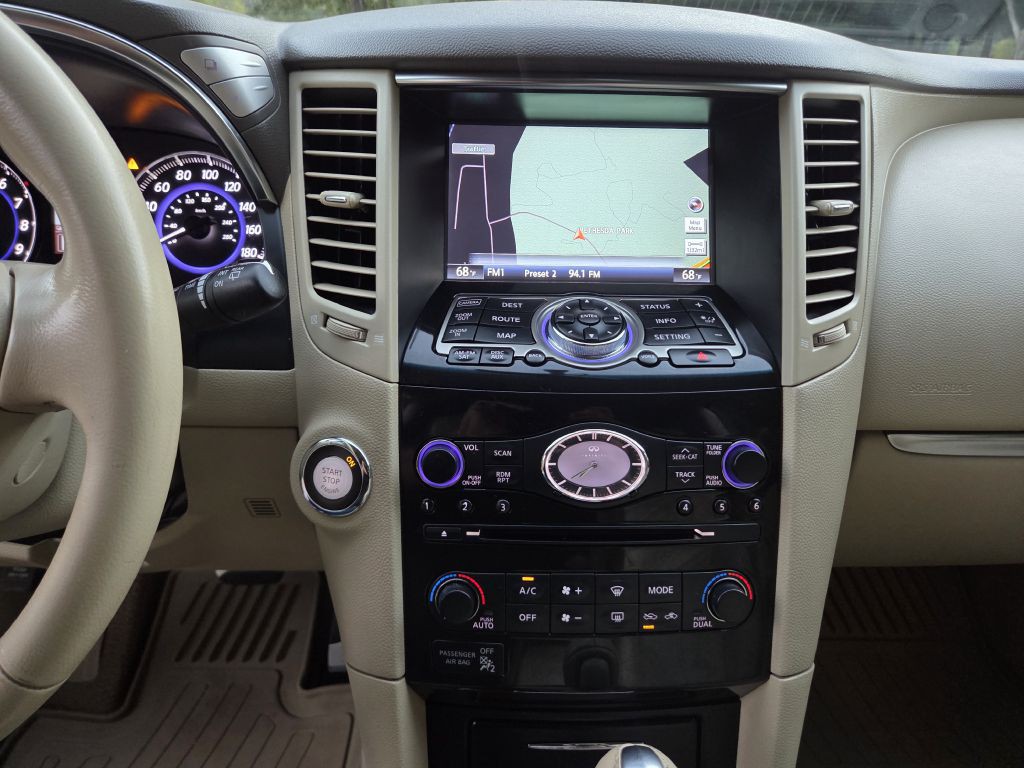 2014 INFINITI QX70 Image 26