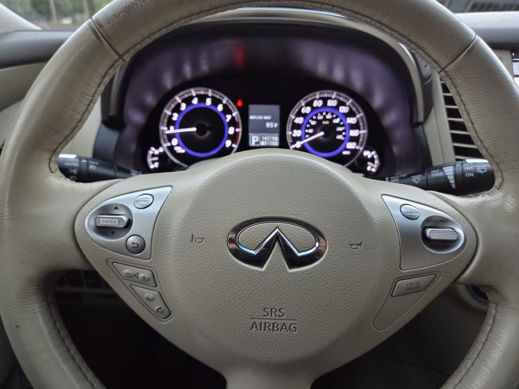 2014 INFINITI QX70 Image 28