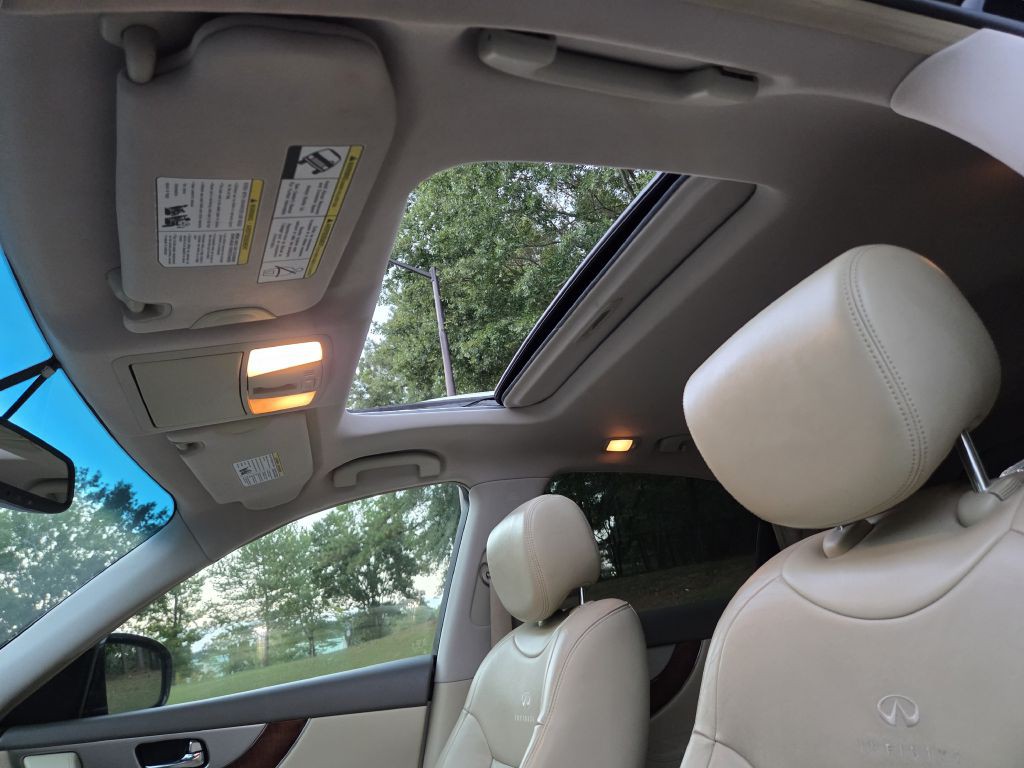 2014 INFINITI QX70 Image 30