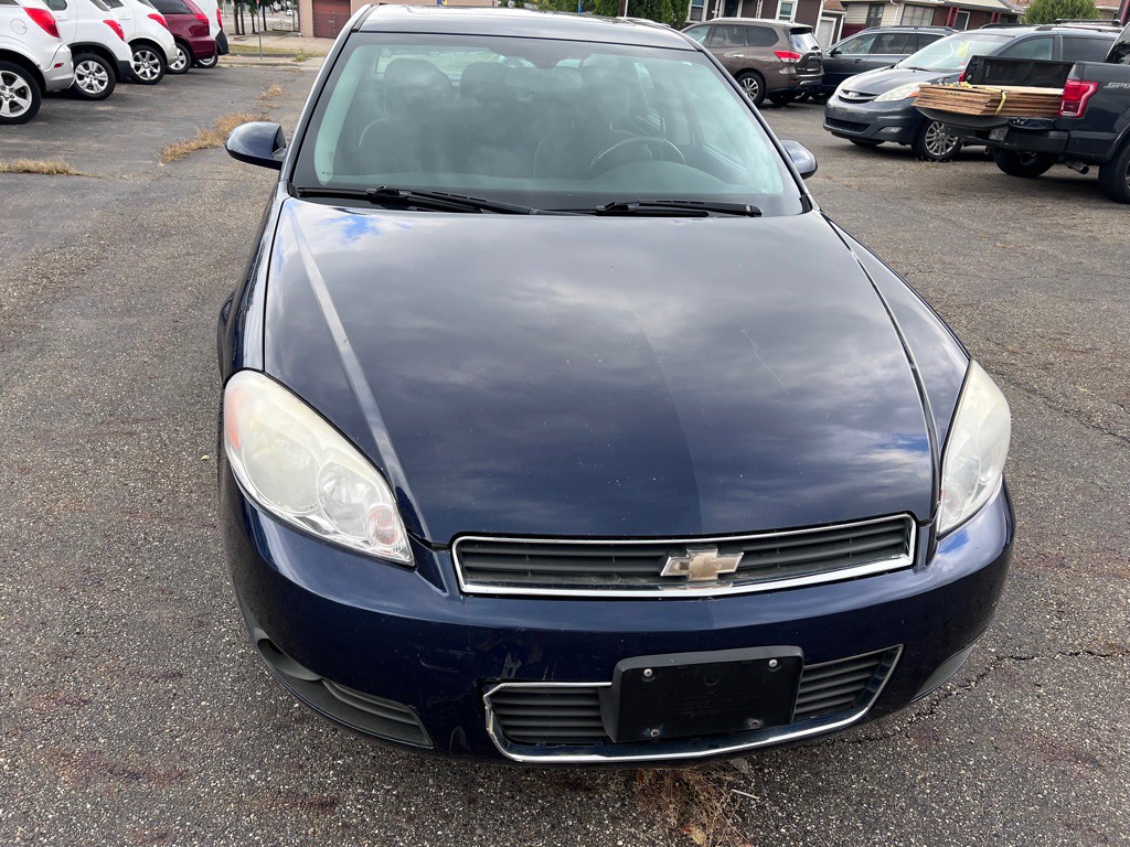 2011 Chevrolet Impala Image 2