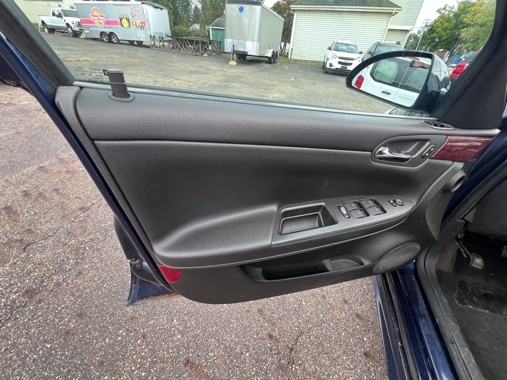 2011 Chevrolet Impala Image 11