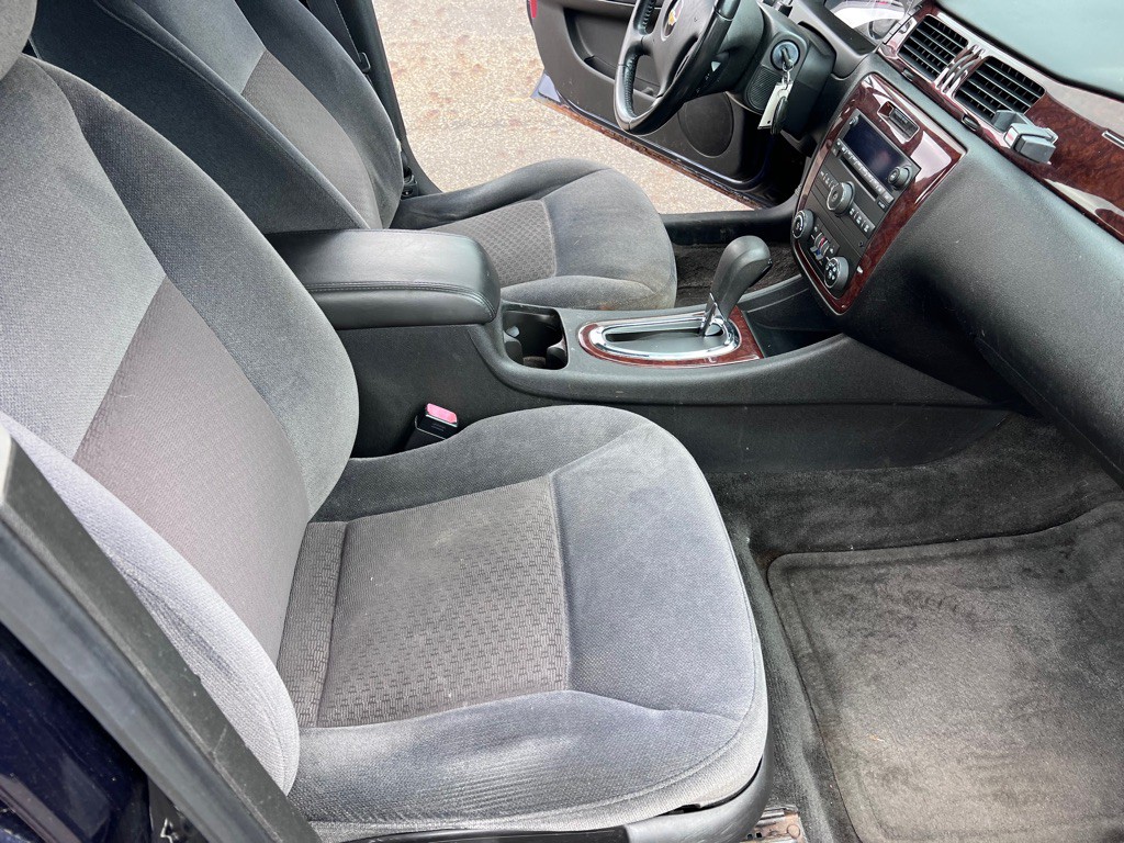 2011 Chevrolet Impala Image 16