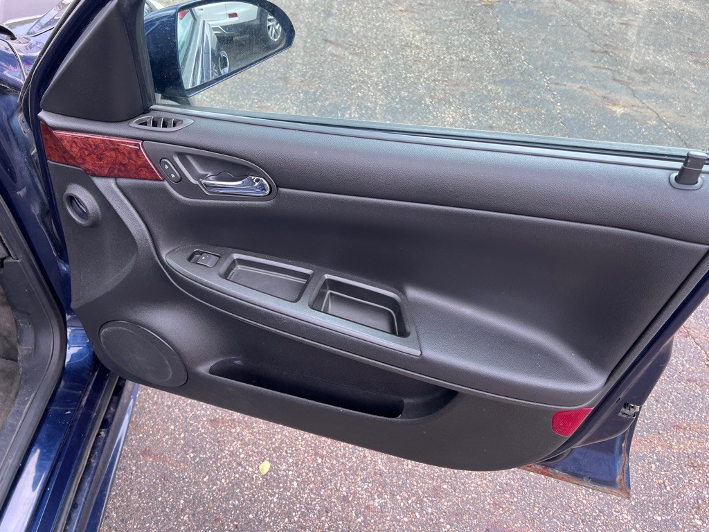 2011 Chevrolet Impala Image 17