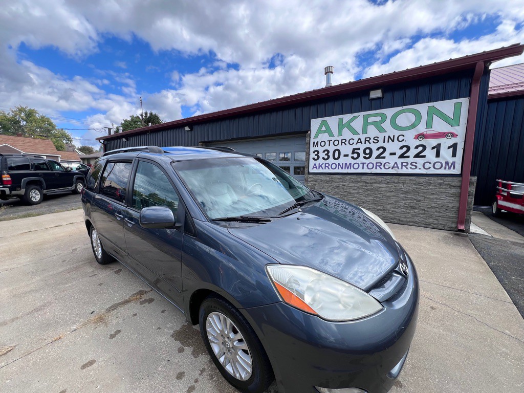 2008 Toyota Sienna Image 1