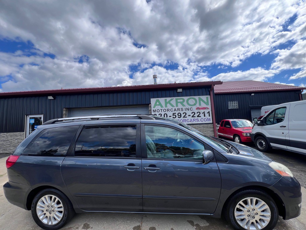 2008 Toyota Sienna Image 2