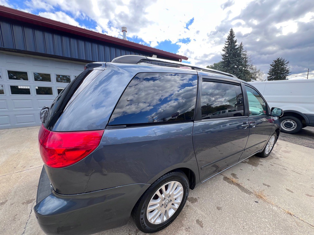 2008 Toyota Sienna Image 3