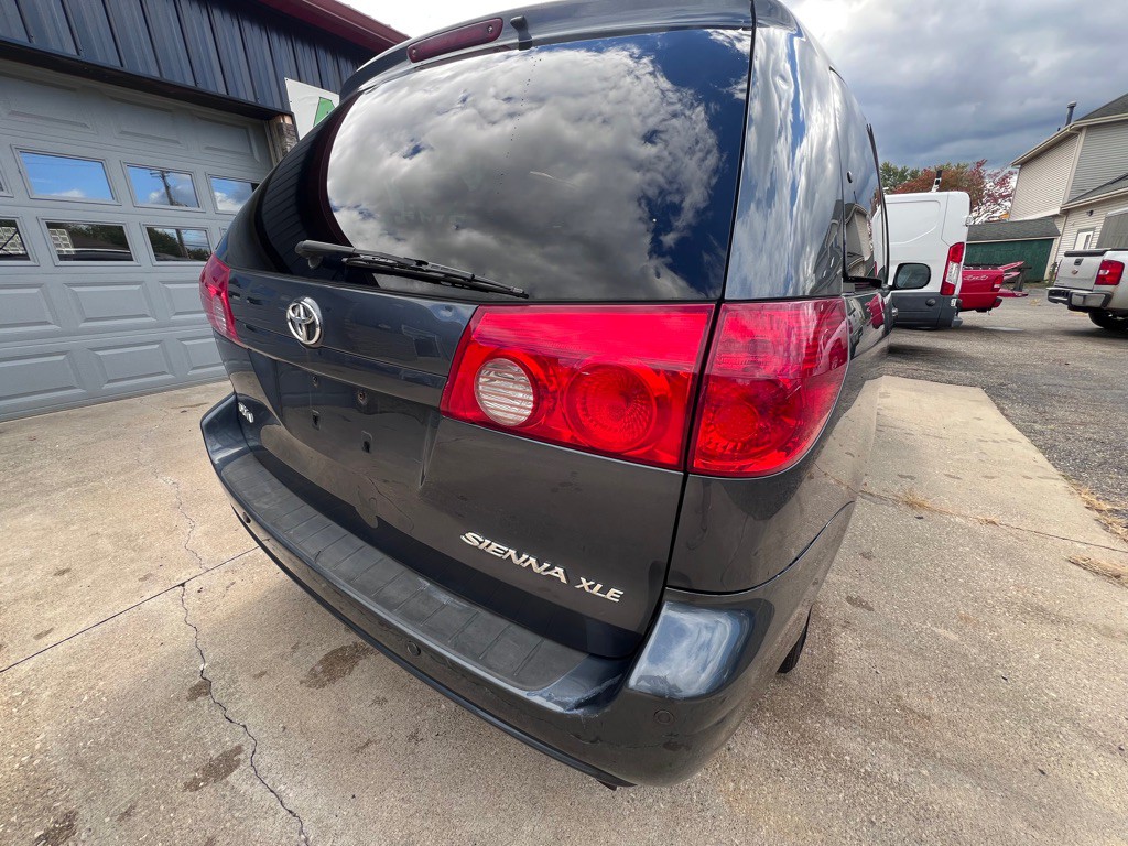 2008 Toyota Sienna Image 4