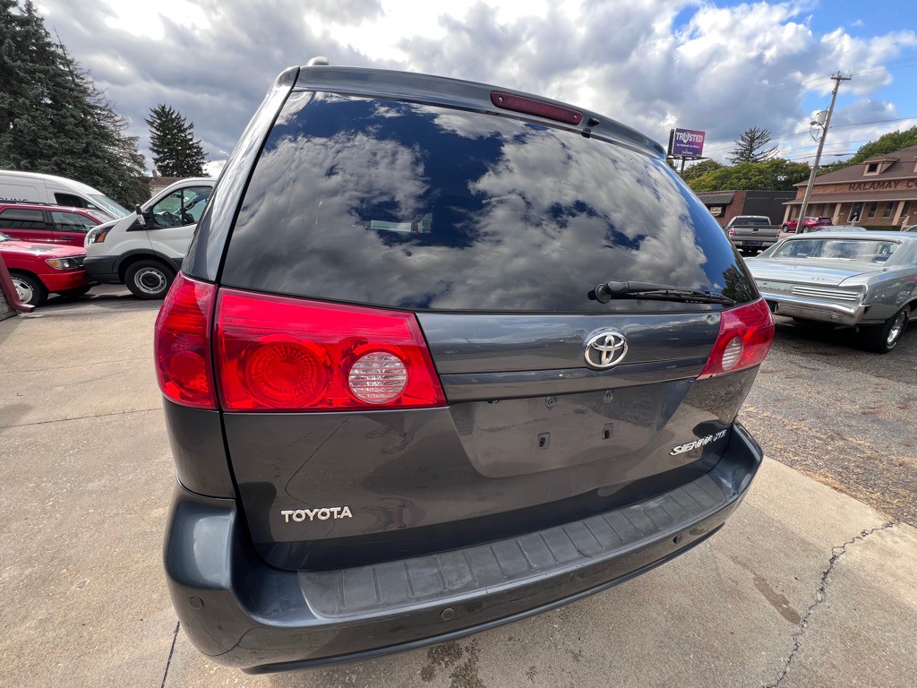 2008 Toyota Sienna Image 5