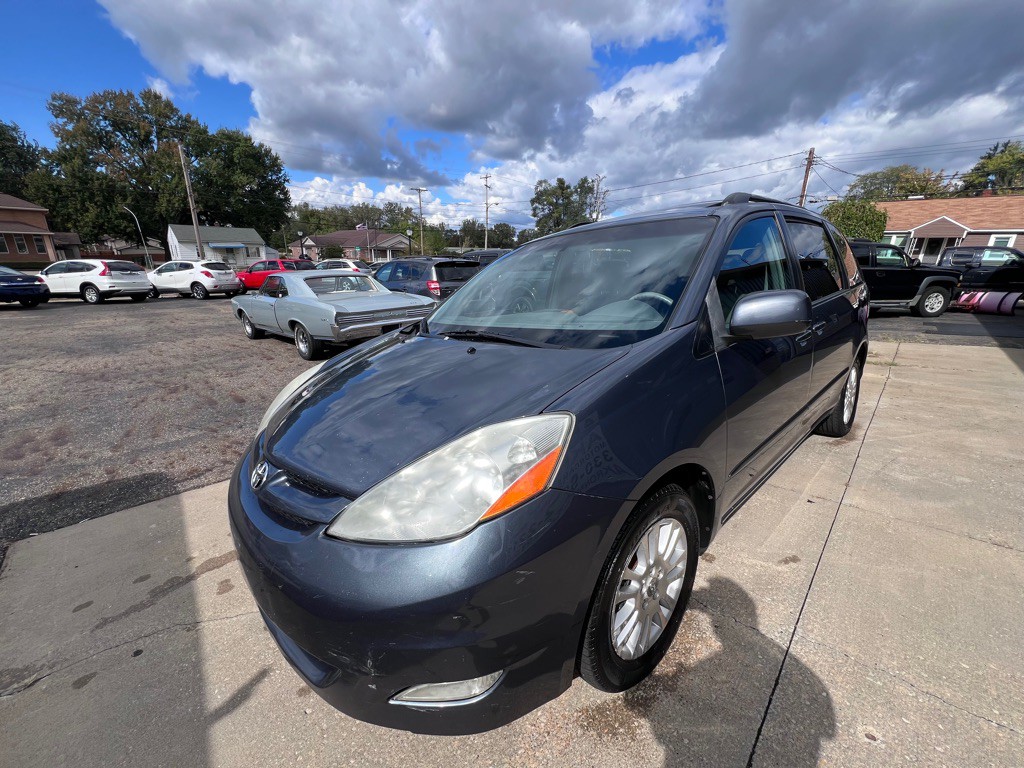2008 Toyota Sienna Image 9