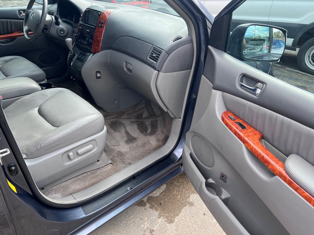 2008 Toyota Sienna Image 12