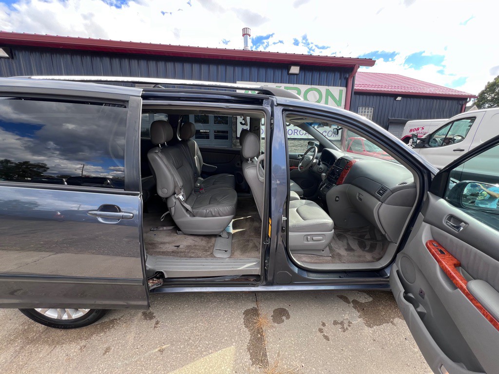 2008 Toyota Sienna Image 16