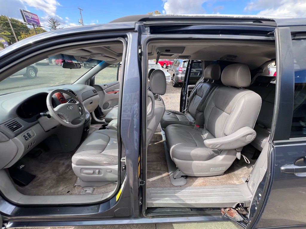 2008 Toyota Sienna Image 17