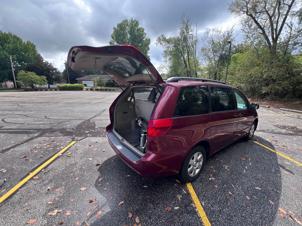 2004 Toyota Sienna Image 6