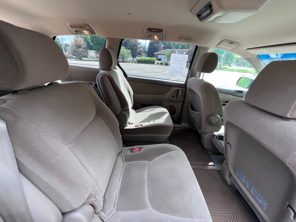 2004 Toyota Sienna Image 10