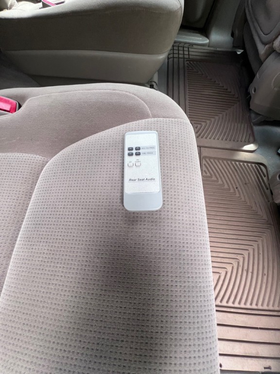 2004 Toyota Sienna Image 11