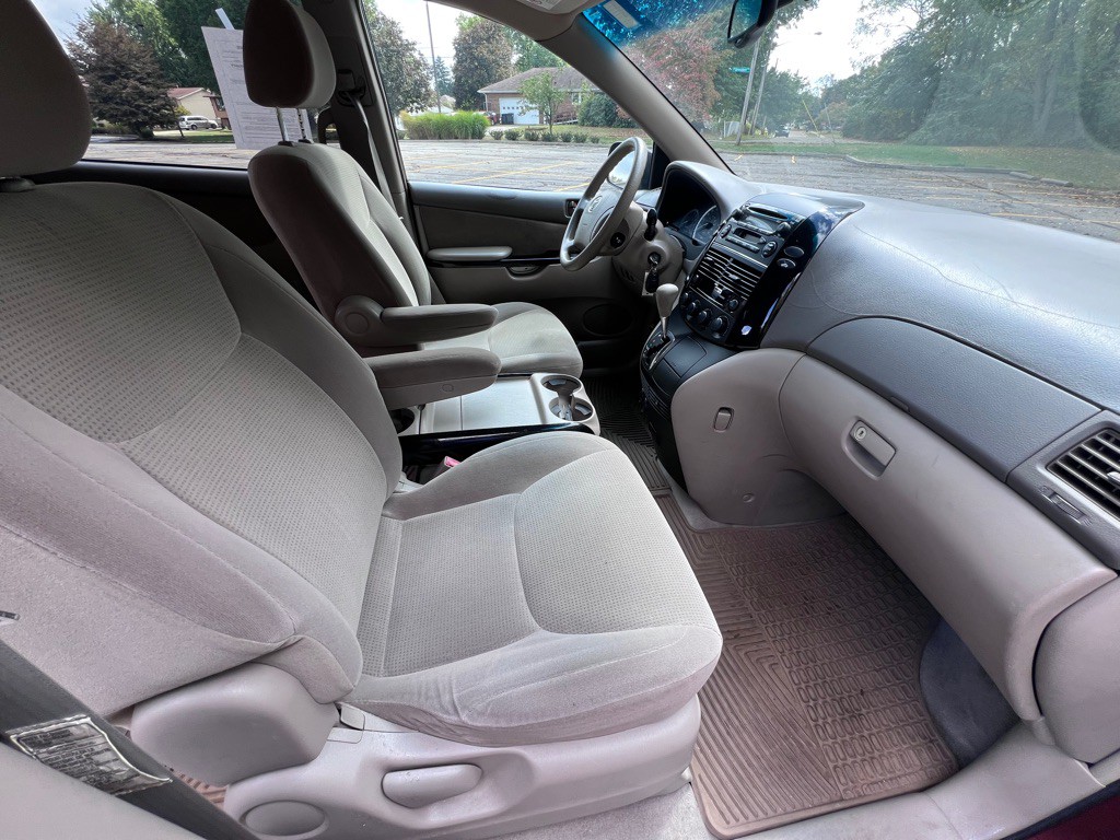 2004 Toyota Sienna Image 12