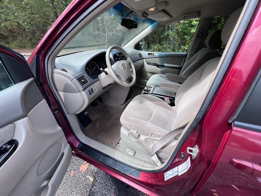 2004 Toyota Sienna Image 13