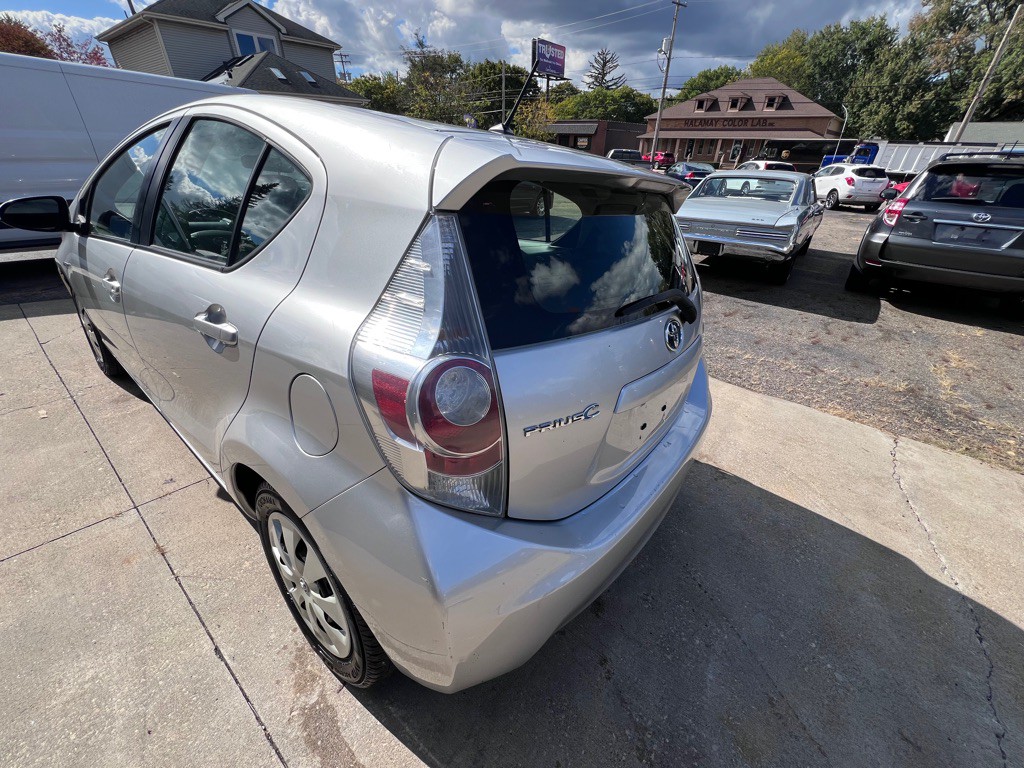 2014 Toyota Prius Image 4