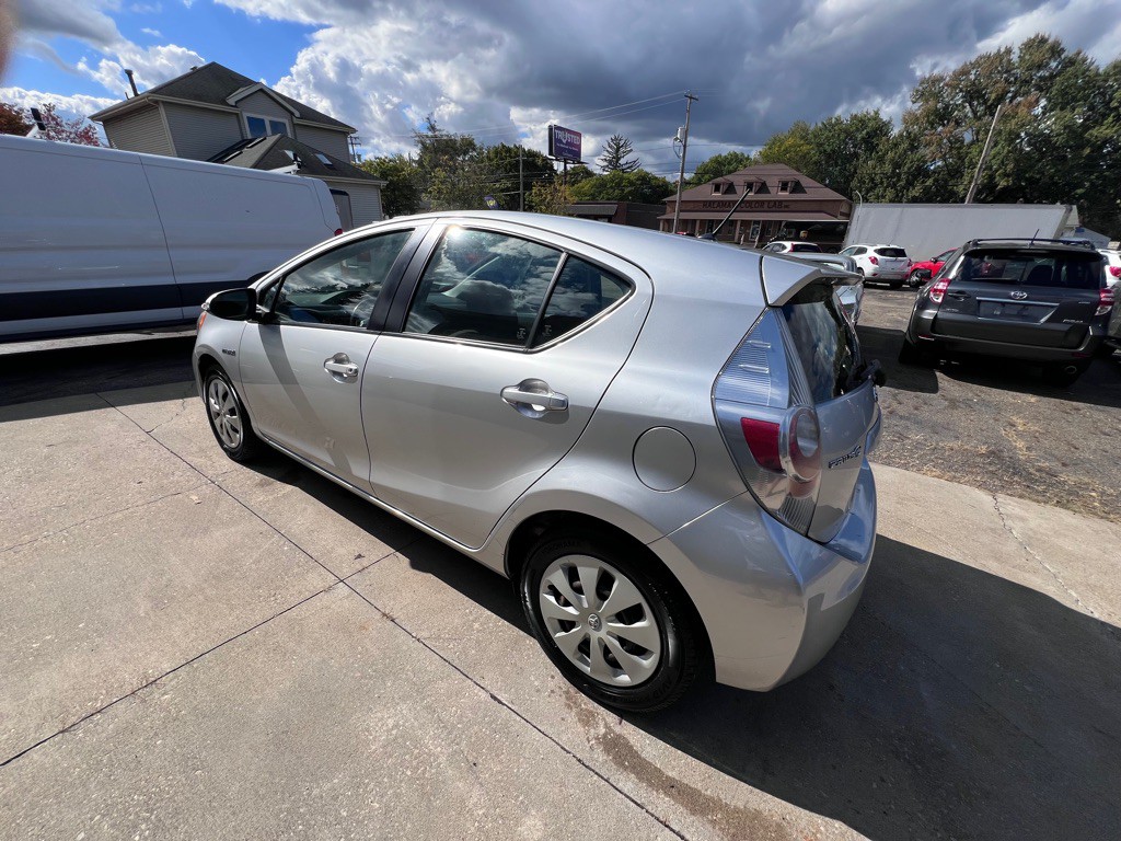 2014 Toyota Prius Image 5