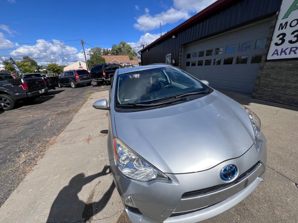 2014 Toyota Prius Image 8
