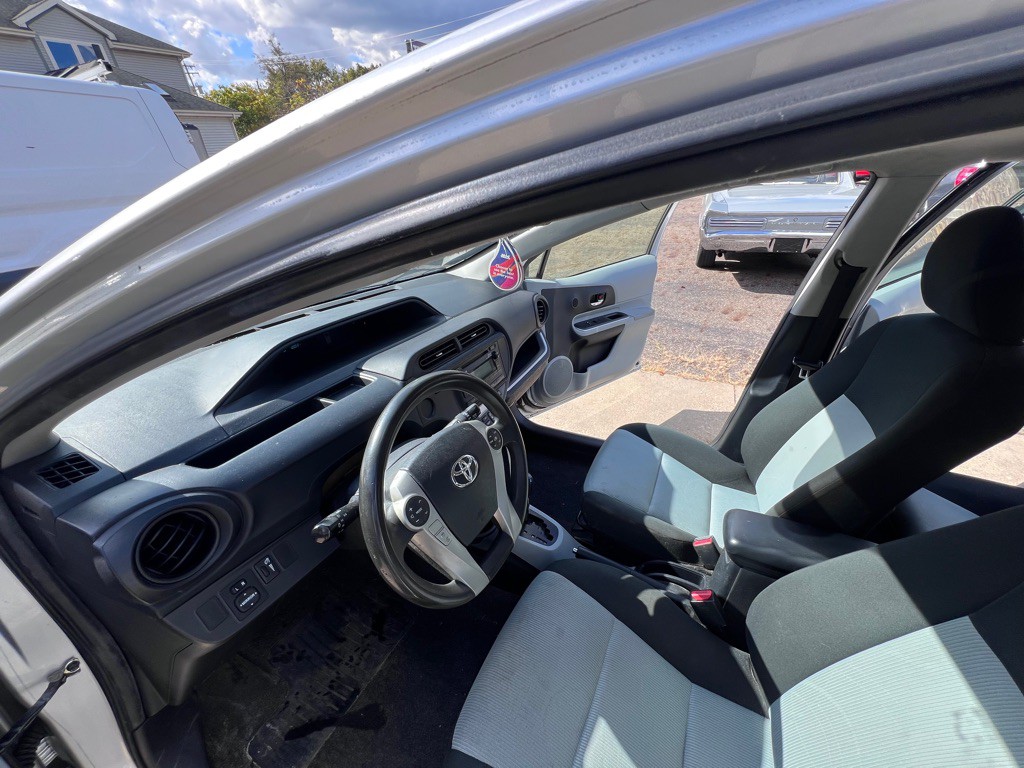 2014 Toyota Prius Image 12