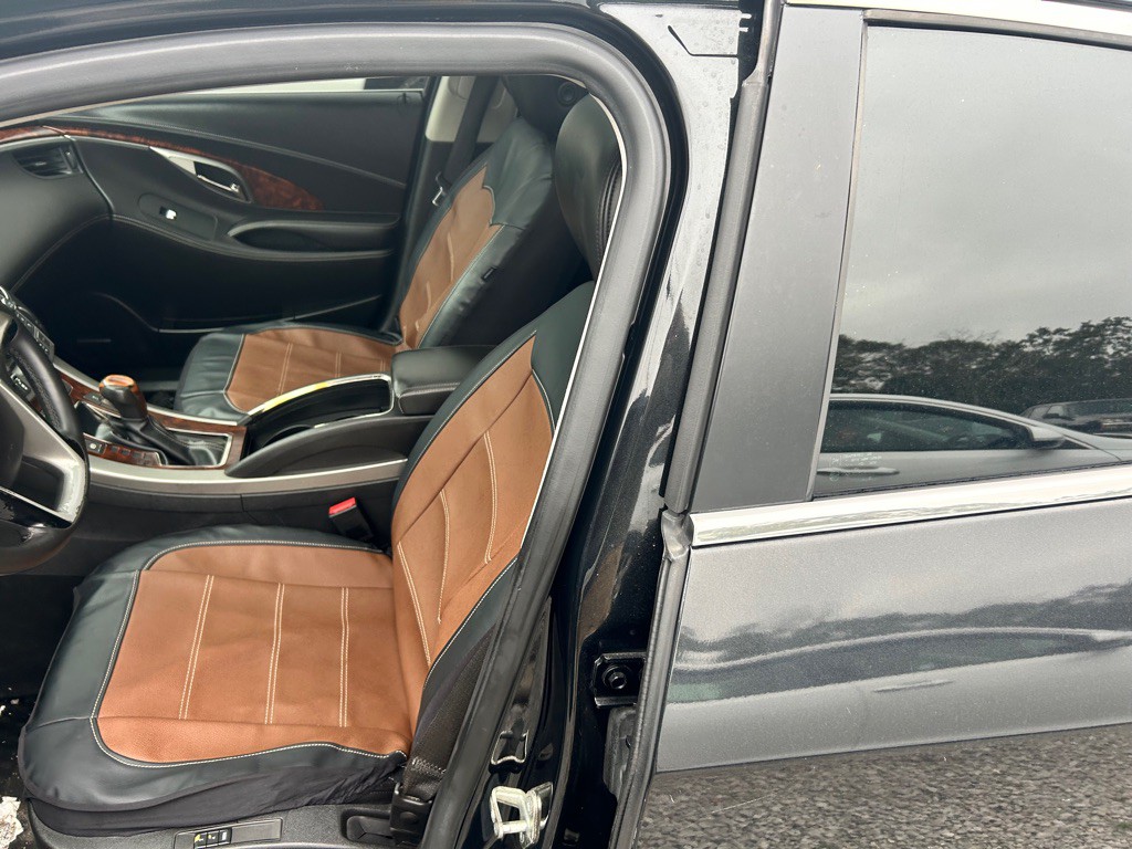 2010 Buick Lacrosse Image 4