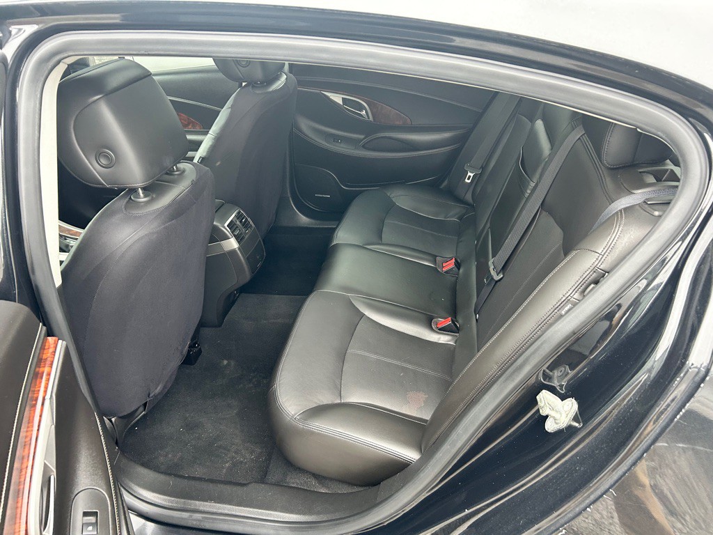 2010 Buick Lacrosse Image 5