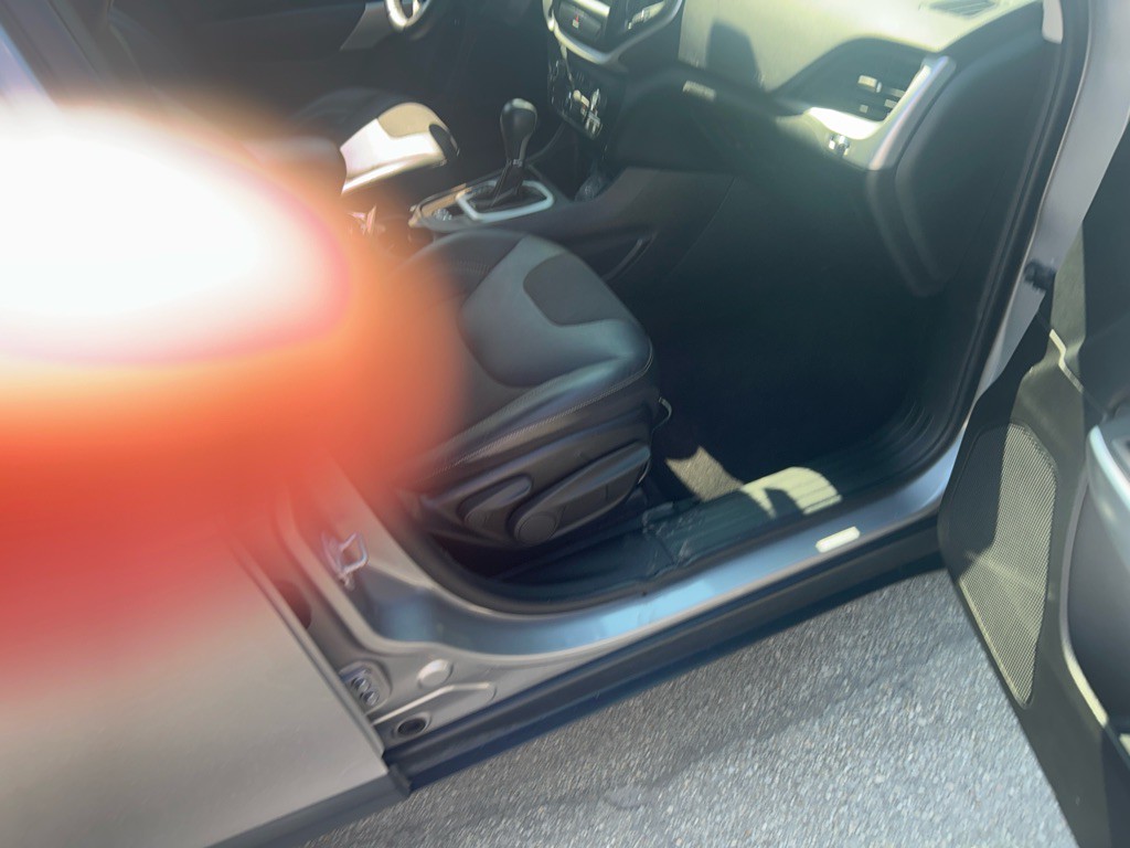 2018 Jeep Cherokee Image 3