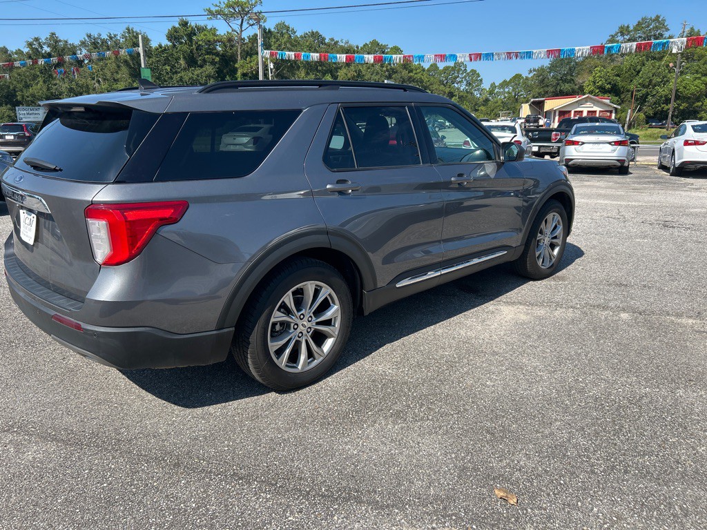 2022 Ford Explorer Image 2